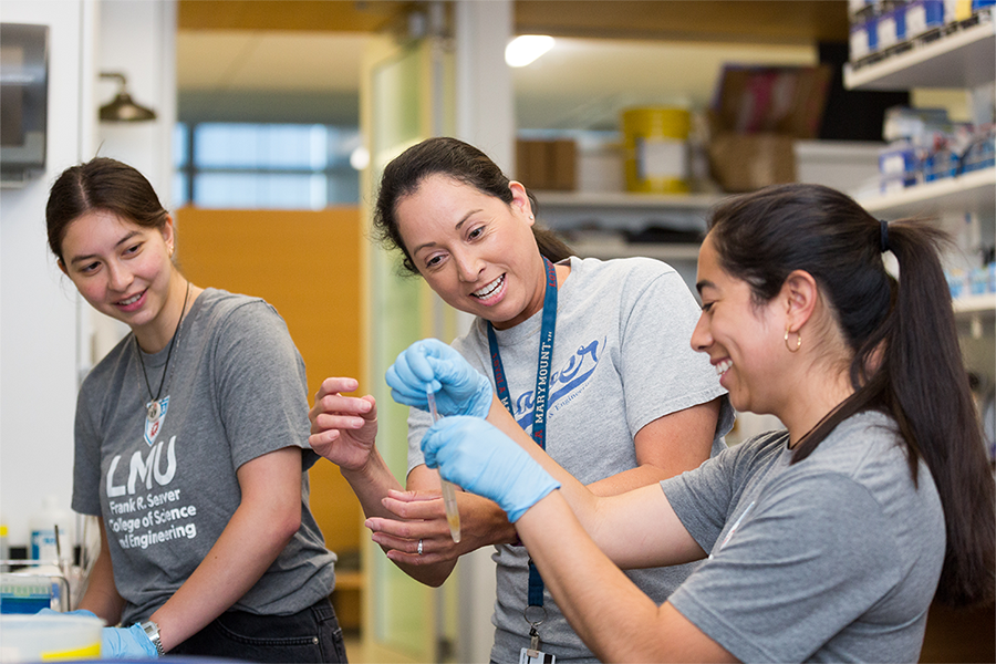 LMU Professor Christina Vasquez teaching biology students in lab.